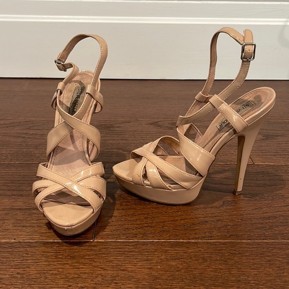 STEVE Madden Beige Patent Leather Sandals Size 8.5 - Picture 1 of 7